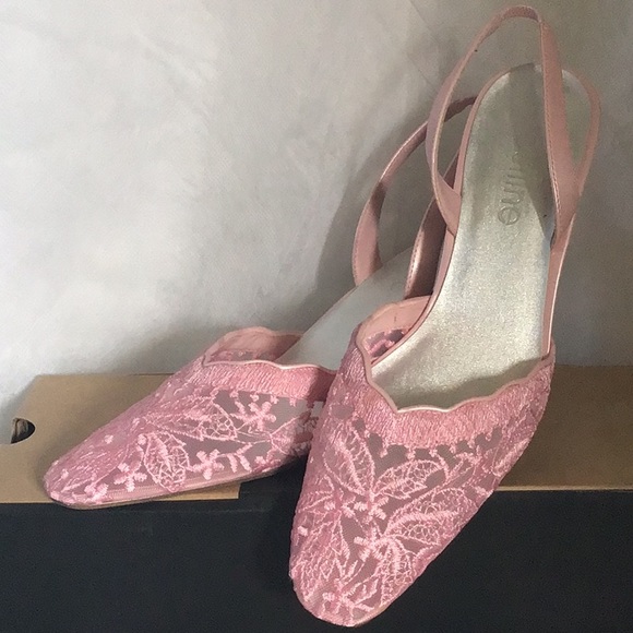 outline Shoes - Pink Crochet-Lace detailed Heels. Size 8.5.